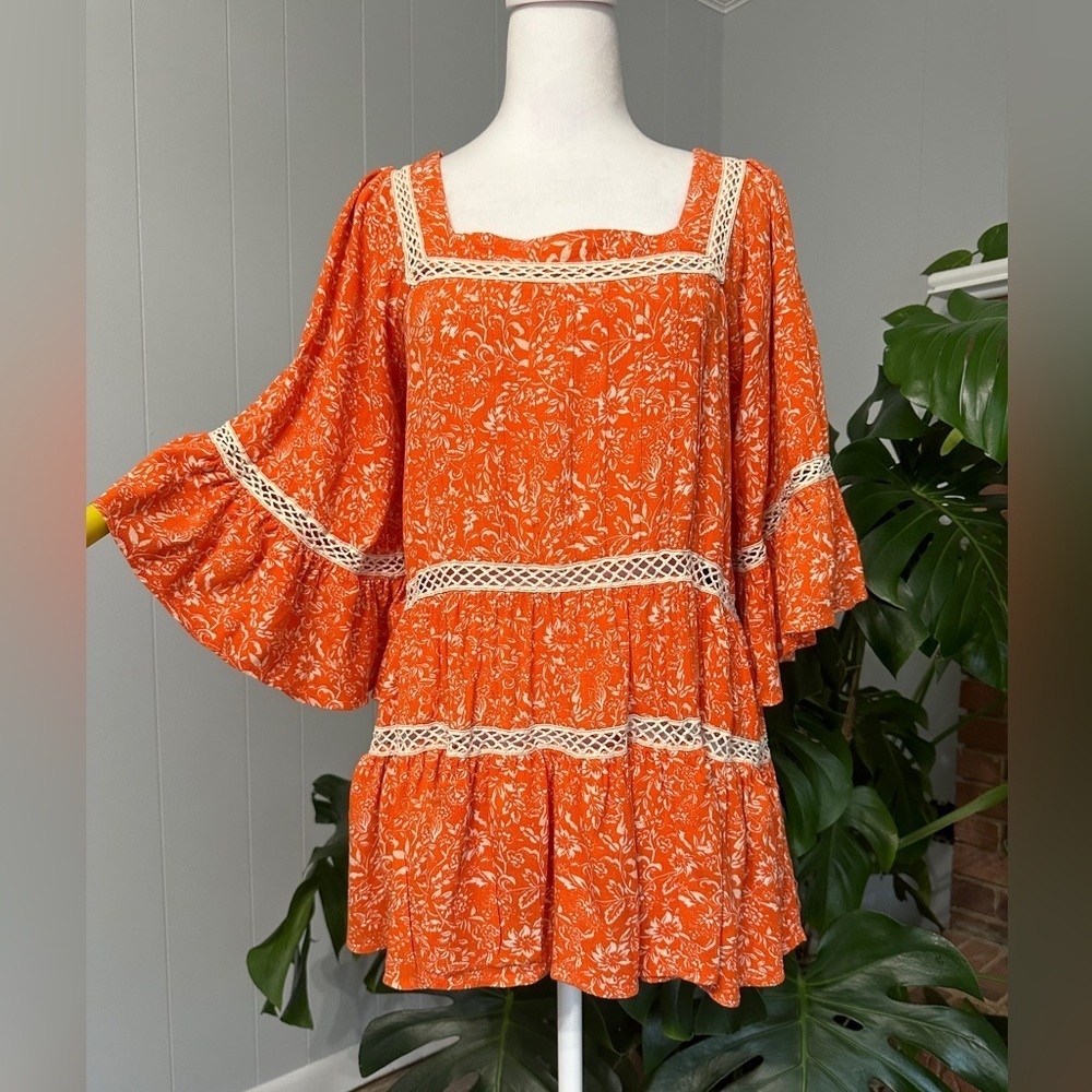 🛍️free people  lace trimmed top Size XS excellent condition